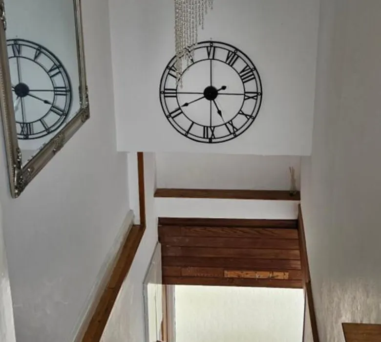 Bright Two-Bedroom Apartment With Parking, Close To Train Station & Seaside-1